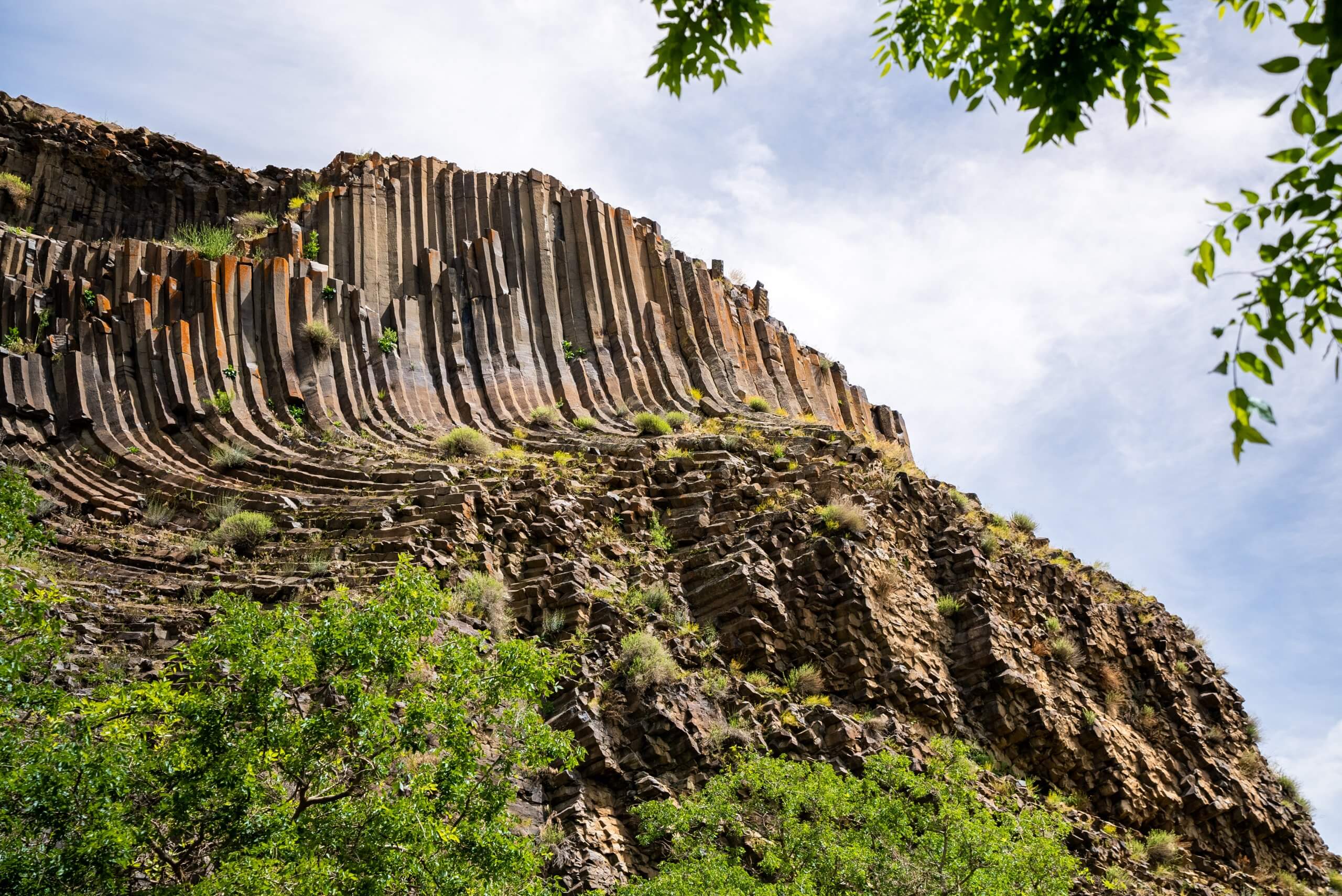 The side of a cliff at Hells Gate State Park.