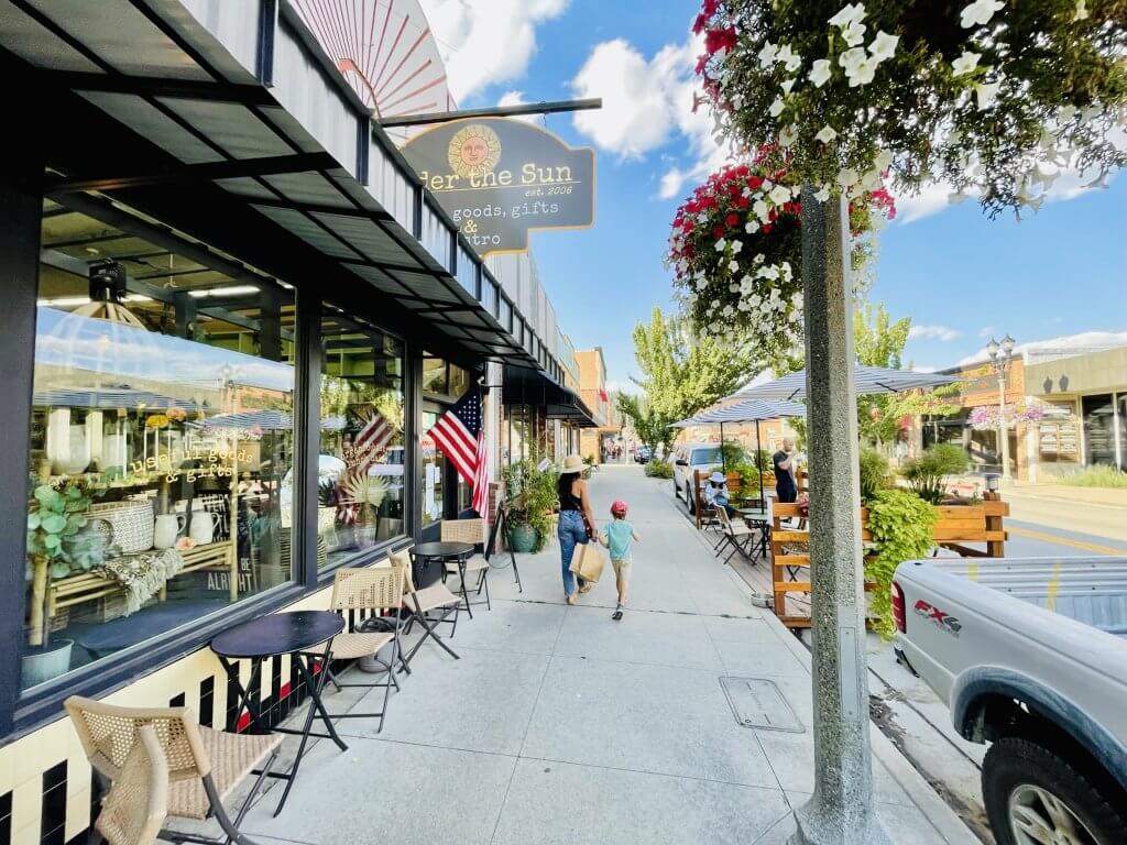 Mother and child walk in Downtown Bonners Ferry